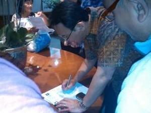  Ketika Ahok Mendengarkan Aduan Warga