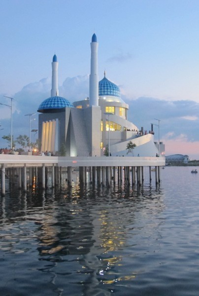 10 Wajah Masjid di Berbagai Belahan Dunia