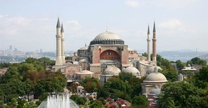 2 Masjid Megah di Eropa yang Pernah Jadi Gereja