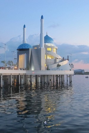10 Wajah Masjid di Berbagai Belahan Dunia