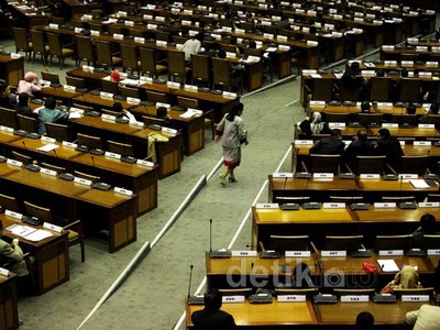 Sudah Kosong, Rapat Paripurna Molor