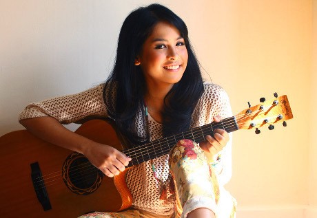 5 Barang yang Harus Selalu Ada di Tas Maudy Ayunda