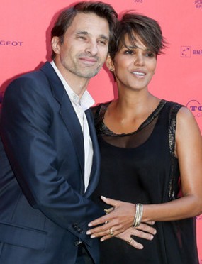 Hamil, Halle Berry Menikah Lagi Akhir Pekan Ini