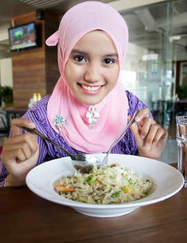 Agar Tak Loyo dan Ngantuk, Jangan Pernah Lupa Makan Sahur