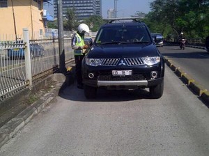 Terobos Busway di Setiabudi, Pajero Kedutaan Asing Ditilang