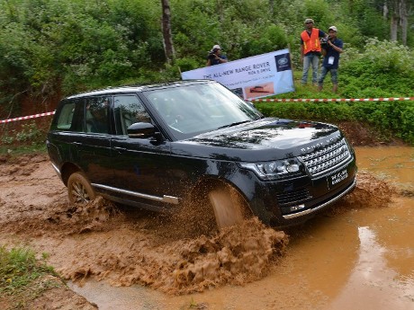 Kotor-kotoran di Lumpur dengan Range Rover Termahal