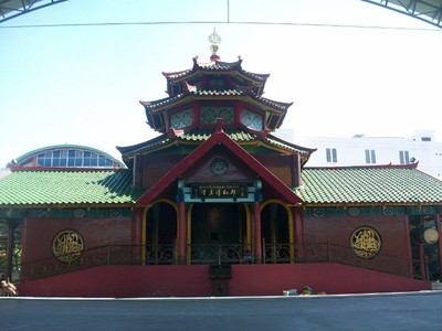 Masjid Unik Seperti Klenteng di Surabaya