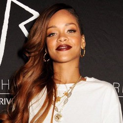 Telat Datang Konser, Rihanna Dihujat Penggemar