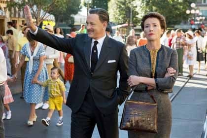 Ini Foto Perdana Tom Hanks sebagai Walt Disney