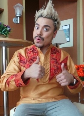 Pernah Diselingkuhi Pria, Sam Brodie Kini Bahagia Punya Anak-istri