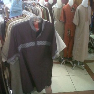  Ngetren Lagi di Tanah Abang, Baju Koko Uje 