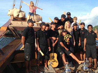 Ini Foto-foto Gwyneth Paltrow Liburan di Pulau Komodo