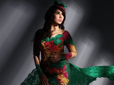 Colorful Glamour ala Ratna Dilla