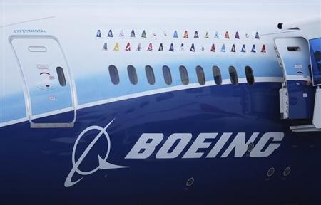 Saham Boeing Anjlok Akibat Insiden Pesawat Dreamliner Terbakar di London