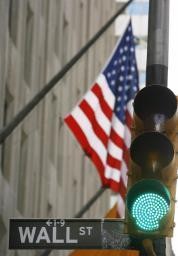 Cerah di Akhir Pekan, Wall Street Tembus Rekor 