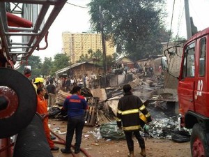  Petir Sambar Gardu PLN, Lalu Bakar Puluhan Rumah Penduduk