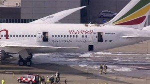 Petugas Investigasi Boeing Dreamliner yang Terbakar di Inggris