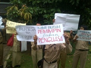 Guru SMKN 11 Semarang Demo Minta Kepsek Dicopot karena Dinilai Arogan