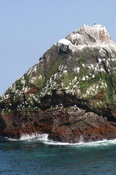 7 Pulau Paling Bahaya dan Terpencil di Dunia