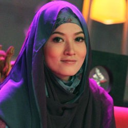Kisah Lyra Virna yang Jilbabnya Dianggap Bisa Dibongkar-pasang