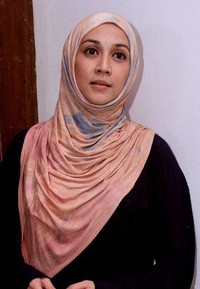 Dari Seksi ke Jilbab, Hidayah atau Sekadar Tren? (II)