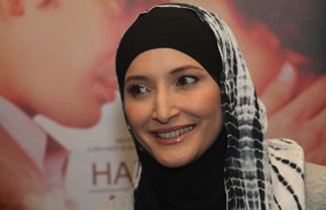 Dari Seksi ke Jilbab, Hidayah atau Sekadar Tren? (II)