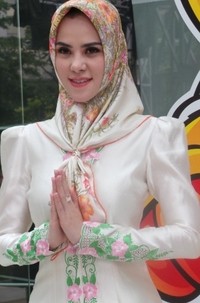 Dari Seksi ke Jilbab, Hidayah atau Sekadar Tren? (II)