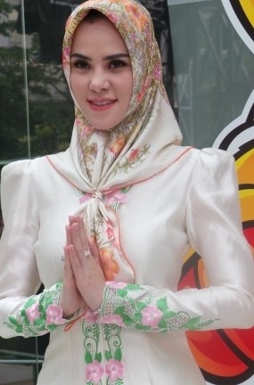 Dari Seksi ke Jilbab, Hidayah atau Sekadar Tren? (II)