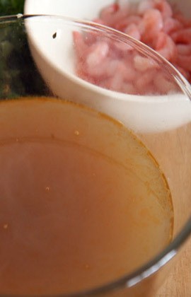 Yuk, Bikin Kaldu Seafood Gurih Enak dari Kulit dan Cangkang!