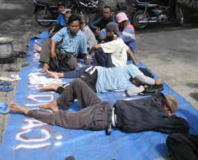 Buruh Mebel Tuntut 4 Bulan Gaji yang Belum Dibayar