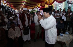 Buka Puasa Bersama Nelayan Muara Angke, Prabowo Ditanya Soal Capres 
