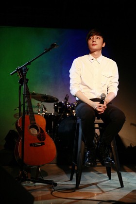 Ini Dia Inspirasi Roy Kim untuk Menulis Lagu