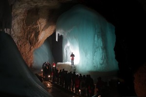 Gua Es di Austria, Konon Jadi Gerbang Neraka