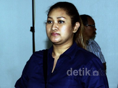 Wanita Berambut Pirang Bersaksi untuk Irjen Djoko