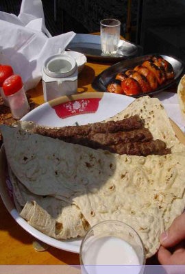 Sajian Berbuka Unik dan Lezat, Lavash dari Armenia dan Qatayef dari Arab