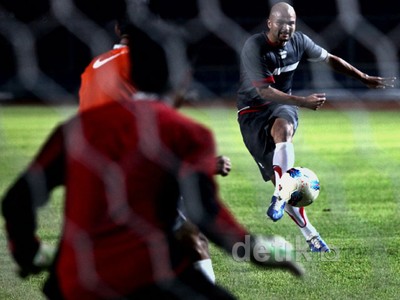 Timnas Berlatih Jelang Lawan Liverpool