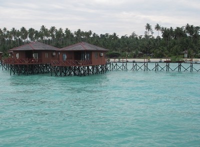 Beningnya Air di Pulau Maratua, Kaltim