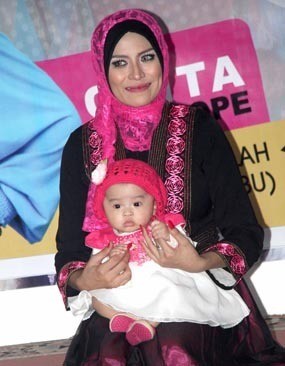 Sudah Bercerai, Cinta Penelope Masih Urus Anak Bareng Mantan Suami