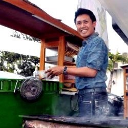Setahun Bisnis Kuliner, Eko Patrio Rela Jadi Pelayan