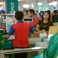 Kebanjiran Permintaan, Carrefour Tambah Stok Produk 20% 