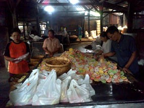 Kerupuk Klenteng di Kota Minyak yang Melegenda