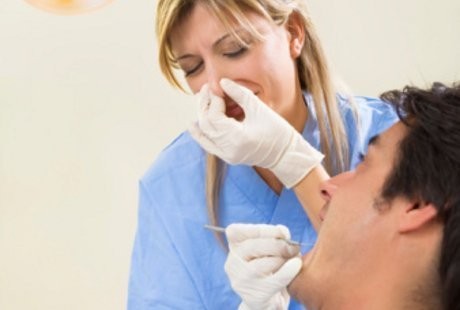 Ini Bedanya Bau Napas yang Normal dan Tak Normal Saat Puasa