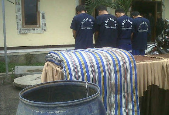 Sadis! 4 Remaja di Bandung Bunuh Sahabat dan Simpan Mayatnya di Tong