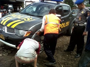Hindari Truk, Mobil Patroli Polres Ciamis Seruduk Honda CBR