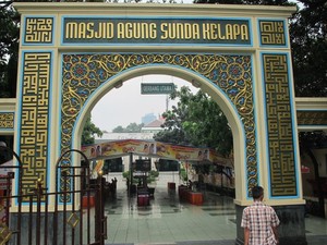 5 Masjid di Jakarta yang Selalu Ramai Saat Buka Puasa