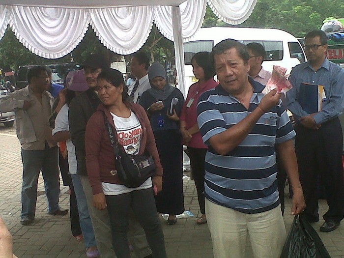 PNS dan Pegawai Swasta Dapat Antrean Khusus Penukaran Uang Receh di Monas