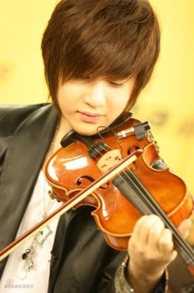 Unik dan Berbakat, Henry Lau Super Junior-M