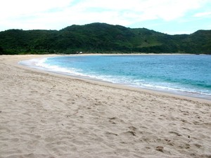 Ini Rasanya Punya Pantai Pribadi di Lombok