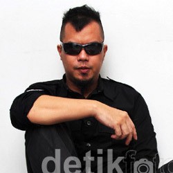 Ahmad Dhani Orbitkan Band Putra Sulung Limbad