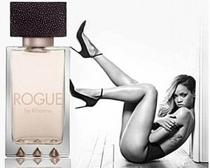Rihanna Tampil Topless di Iklan Parfum Terbarunya, Rouge